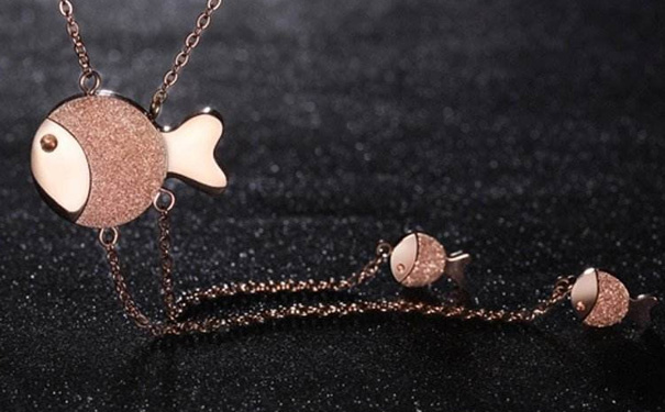 2019年买彩金项链哪种款式更好