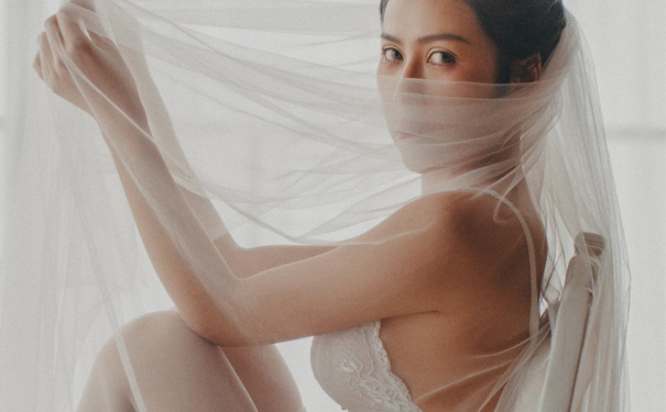 性感婚纱照
