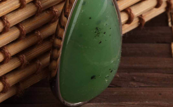 和田玉碧玉吊坠