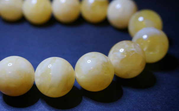 白蜜蜡是什么，白蜜蜡的价格高不高