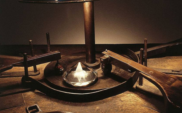 钻石怎么切割，钻石用什么切割比较好