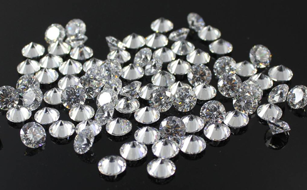 如何辨别莫桑石