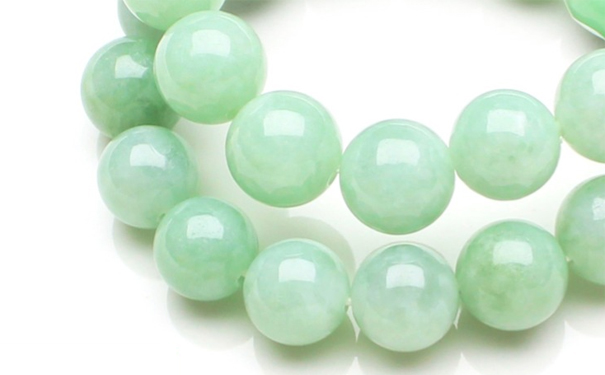 翡翠手串珠贵不贵