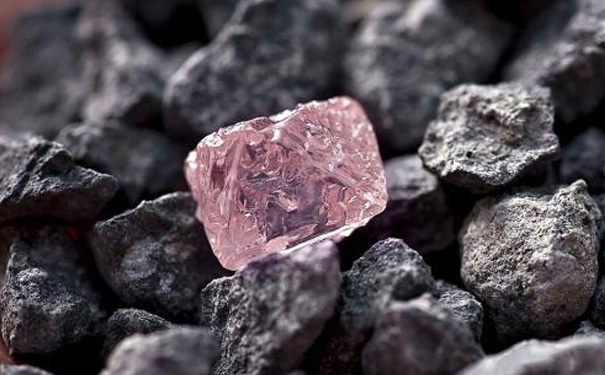 什么颜色的钻石最贵