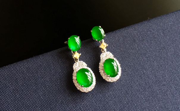 达州彩金耳环多少钱一对？