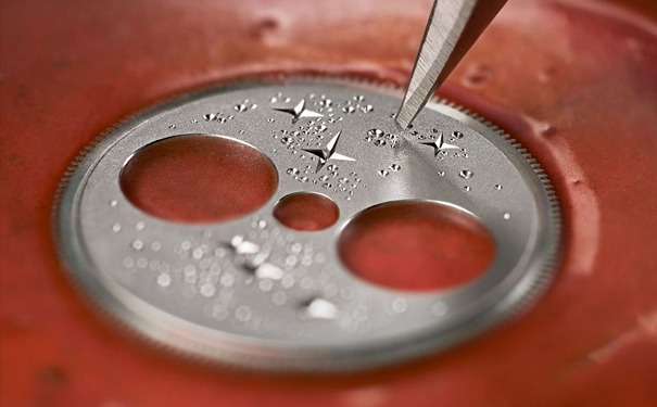 摆轮夹板手工雕刻蓝色花纹