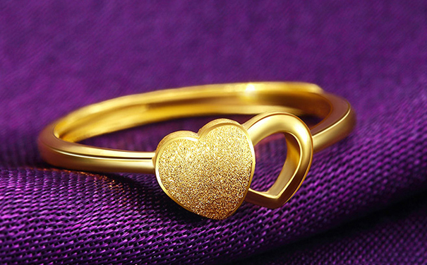 年轻人适合选择黄金结婚戒指