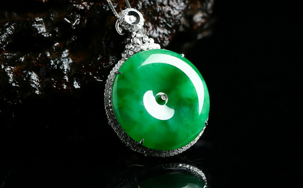 2019年500元买翡翠a货吊坠可能吗