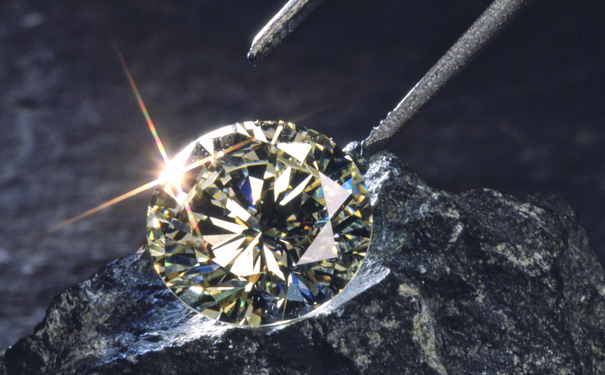 一万元左右能买到30分的钻石戒指