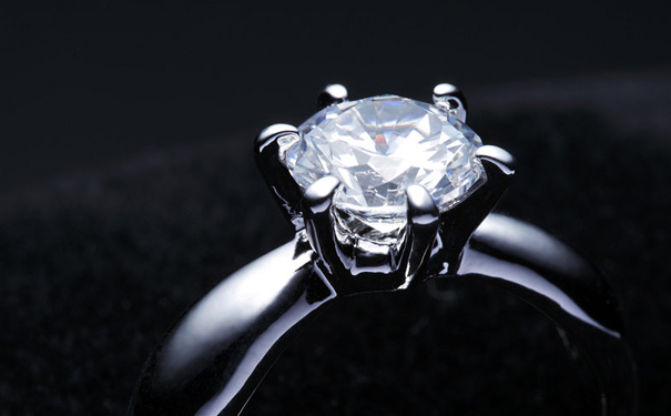 通常定制钻石戒指