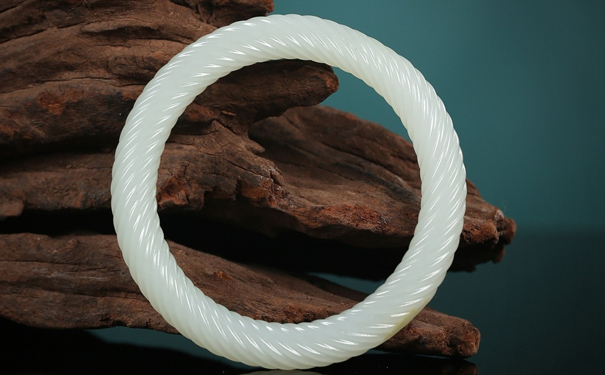 现在羊脂玉多少钱才能够买到