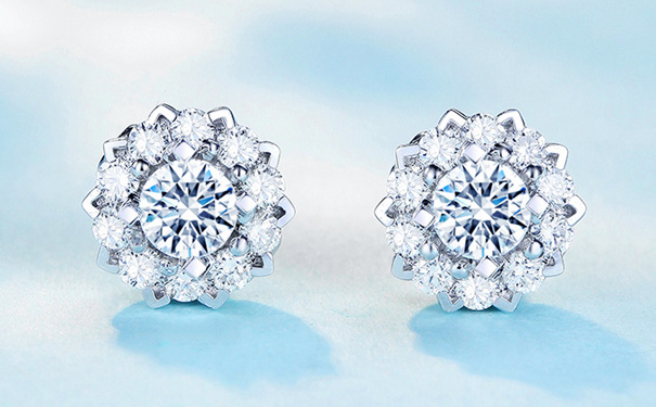 2019年买一对铂金耳钉多少钱