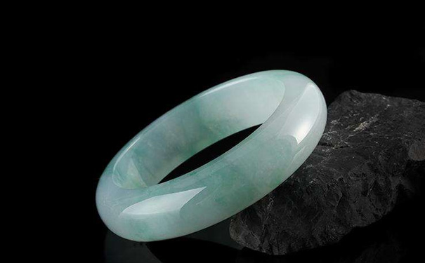 高冰种翡翠是什么，价格贵不贵