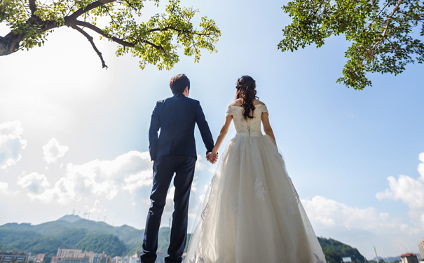 2019年结婚新人怎么选婚纱摄影店