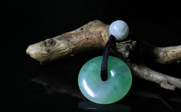 买首饰买黄金还还是玉的好