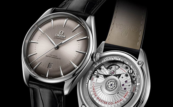 搭配黑色皮革表带，官价7600美元。仅限纽约市 Omega 精品店发售。