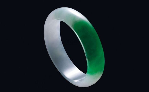 2019年买一只翡翠冰种手镯要注意什么