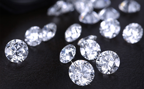 1克拉钻戒大概多少钱? 1克拉钻戒大概多少钱?