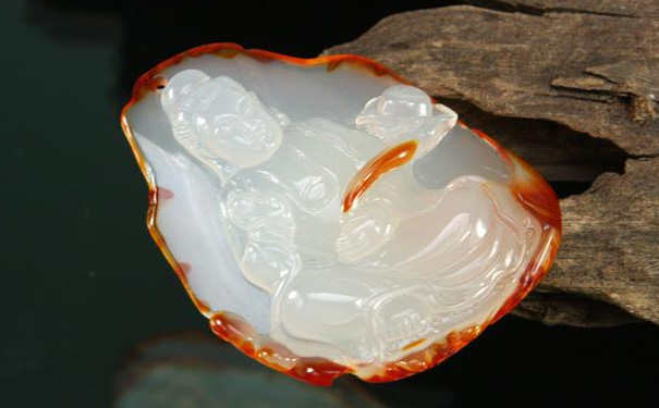 玉髓是玉石吗,两者有什么相同点和不同点 玉髓是玉石吗,两者有什么相同点和不同点