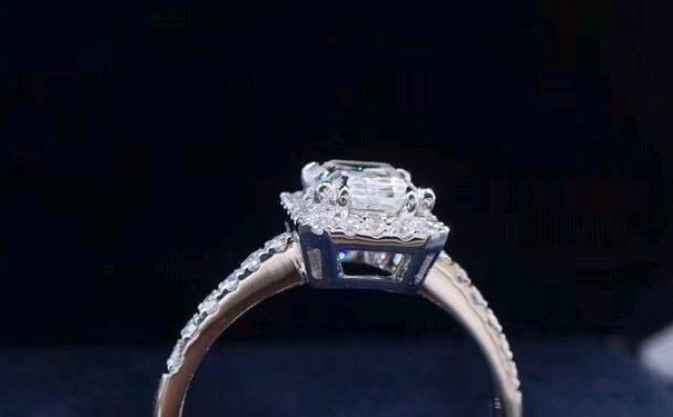 2019年卖一枚1克拉钻石有多少钱