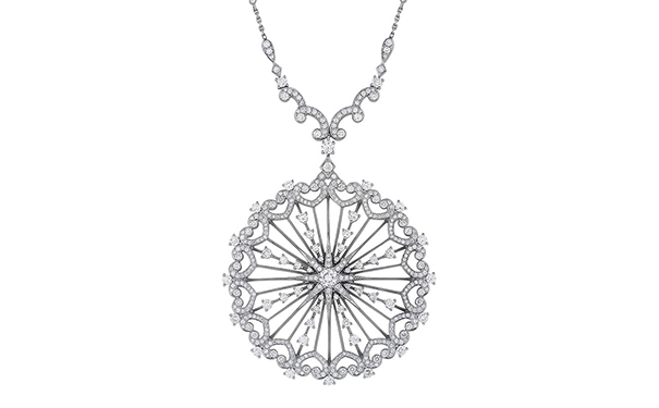 Starlight 挂坠项链，by Garrard  镶嵌430颗圆形切割钻石，总重6.83ct。