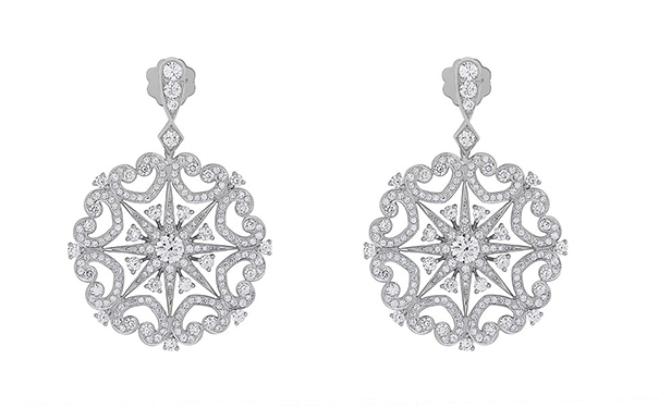 Starlight 耳坠，by Garrard  镶嵌360颗圆形切割钻石，总重3.31ct。