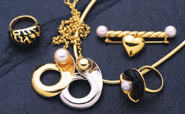 相比之下硬金和千足金哪个值钱一些？