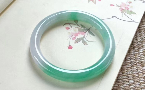 翡翠手镯为什么总是选不上