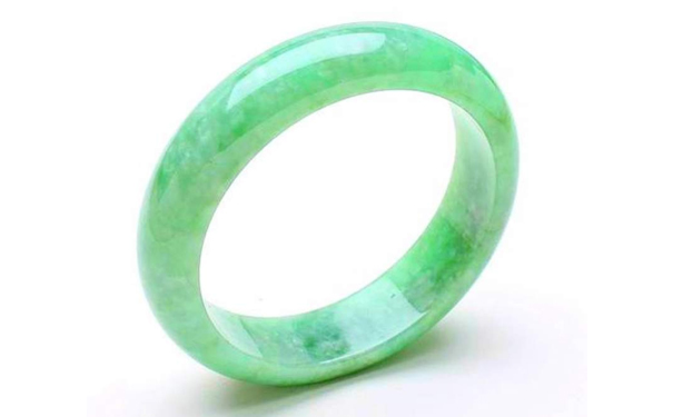 翡翠手镯为什么总是选不上合适的？