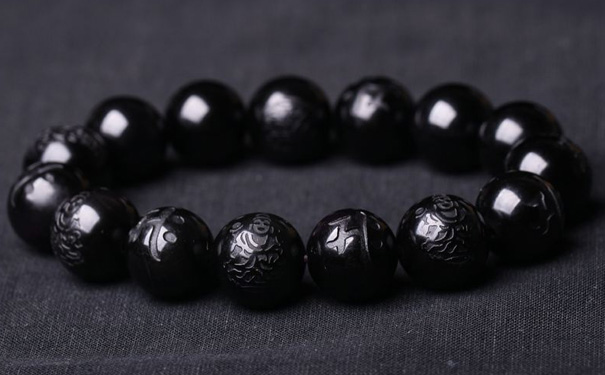 市面上的黑珠子手链是什么材质的
