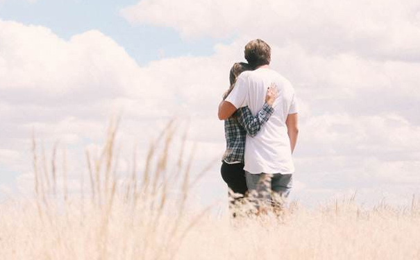 情侣订婚要求婚吗，可以不求婚吗