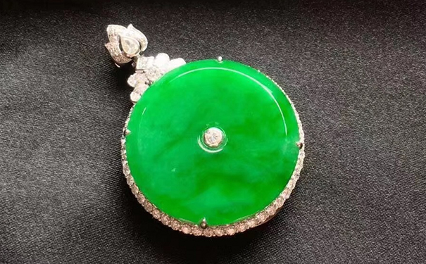 满绿翡翠价值高吗