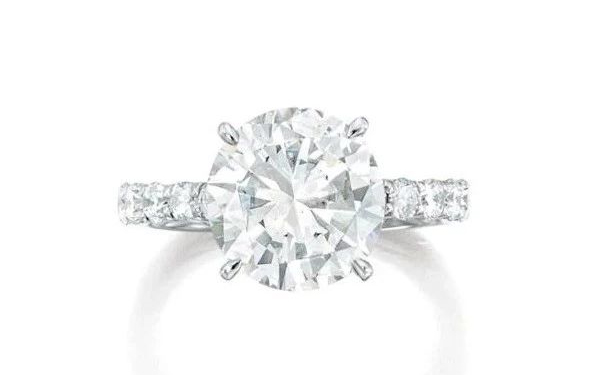4.1克拉圆形白钻戒指