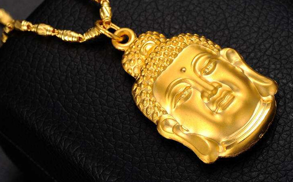 年轻人可以佩戴足金佛像吊坠吗
