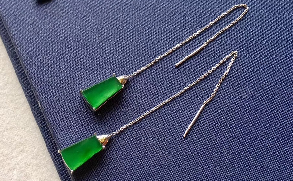 翡翠耳线独特的美