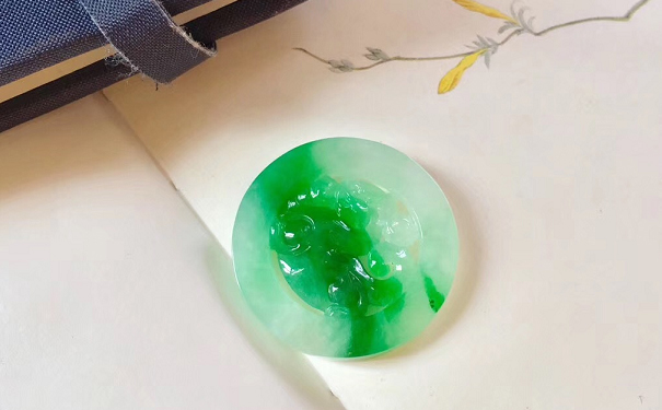 翡翠算奢侈品吗