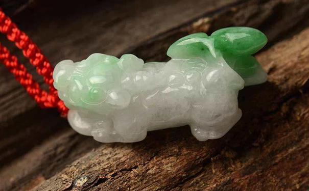 市面上天然翡翠的价格高不高