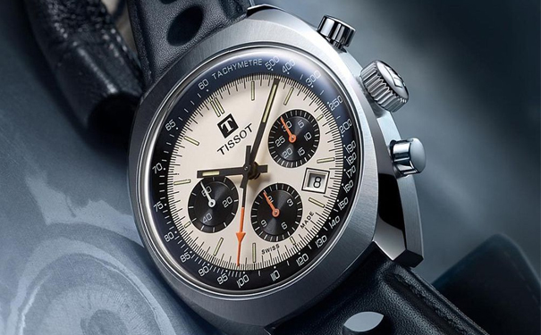 搭载 ETA Valjoux 7753 自动上链机芯