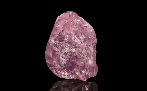 得珍罕非凡的13.33克拉粉红钻石原石被格拉夫购得 得珍罕非凡的13.33克拉粉红钻石原石被格拉夫购得