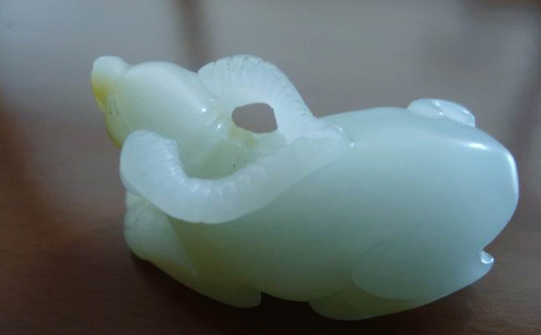 2019年买和田青白玉吊坠可以吗