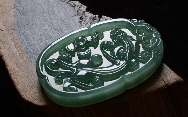 蓝水翡翠是什么样子