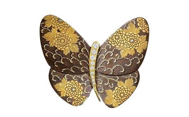 Van Cleef & Arpels 还曾尝试运用金雕、木材、珐琅、莳绘、隐秘镶嵌等
