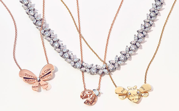 Love Bugs 挂坠项链，by Tiffany & Co.  采用黄金、白金和玫瑰金制作