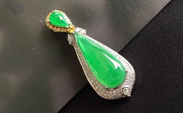 能把玻璃划花的就是真翡翠