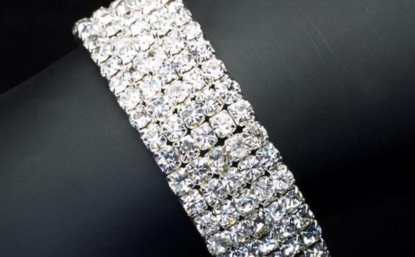 水晶钻石是什么，这种钻石值钱吗？