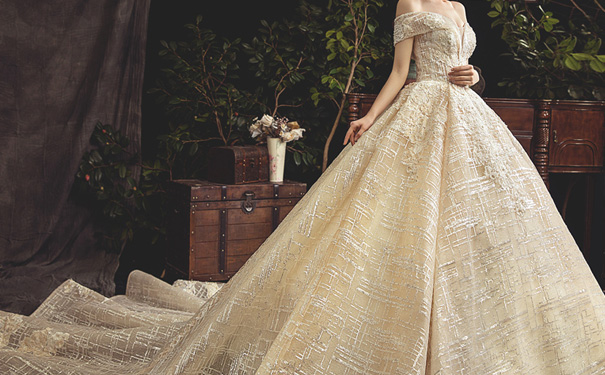 结婚穿过一次的新娘婚纱该如何处理