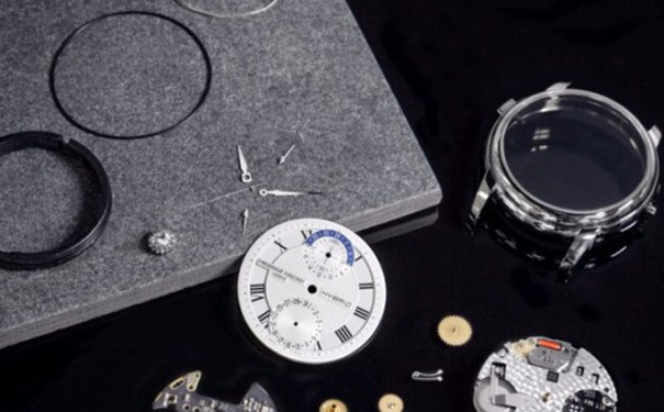 康斯登Hybrid Manufacture系列腕表