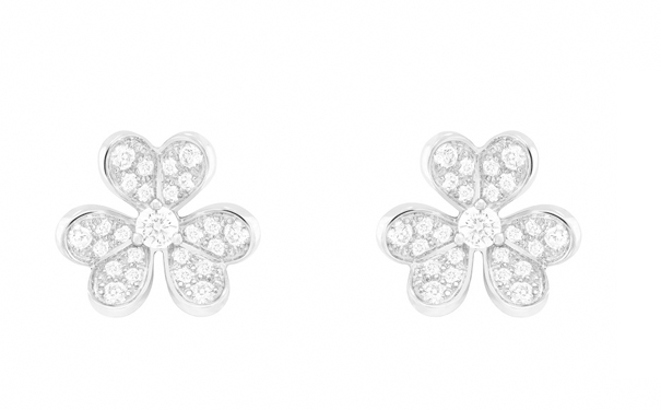 Frivole 白金耳钉，by Van Cleef & Arpels