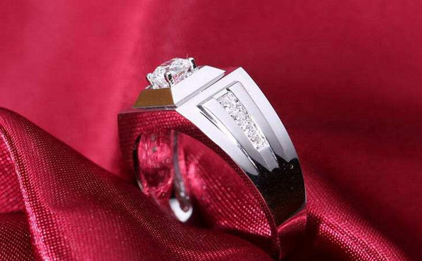 2019年结婚男士钻戒应该谁来买