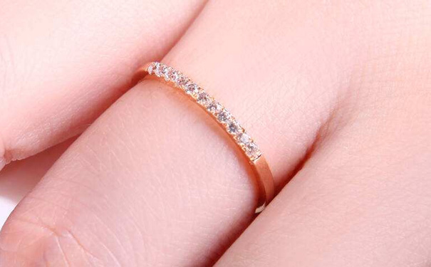 彩金钻石女戒是什么，现在值得买吗